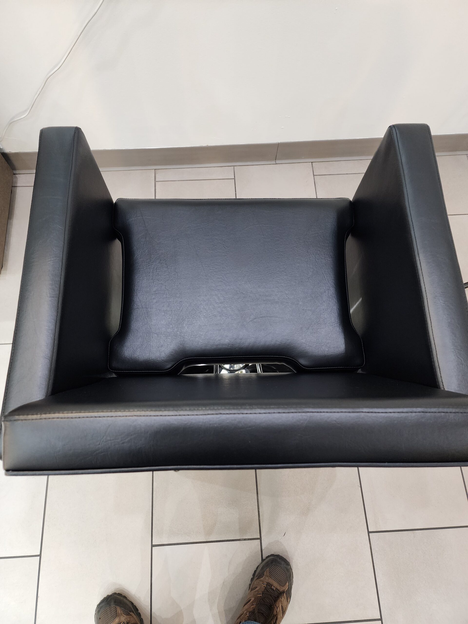 9106 Wide Sofa Style Salon Chair (Gaps In Chair Lets Hair Fall) - Image 5