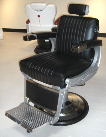 Takara Belmont BB-225 Elegance Classic Barber Chair - Image 2