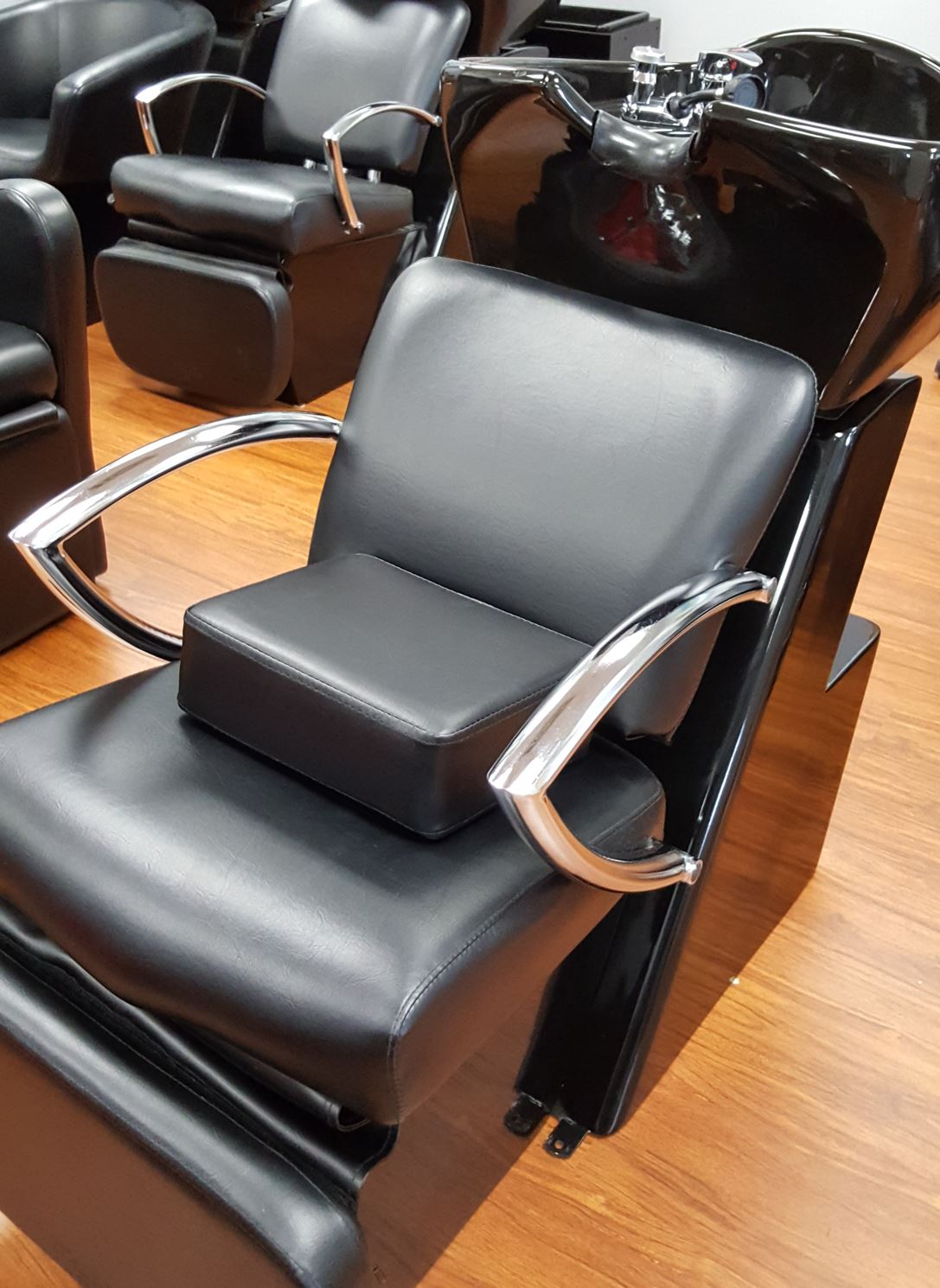 Italica 0006SM Shampoo Booster Cushion 4 Inch Thick For Shampoo Chairs and Backwashes