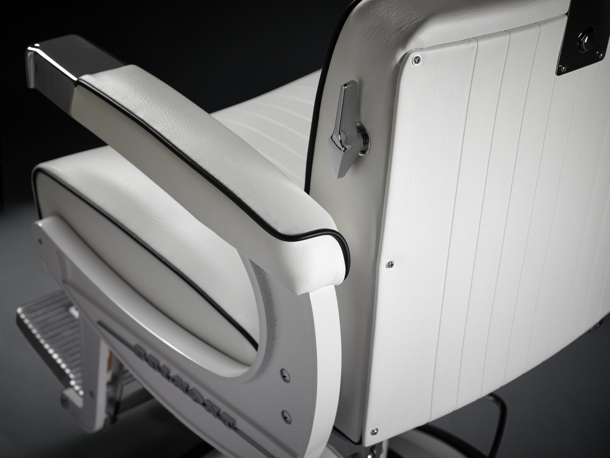 BB225 Elite White Elegance Barber Chair - Image 5