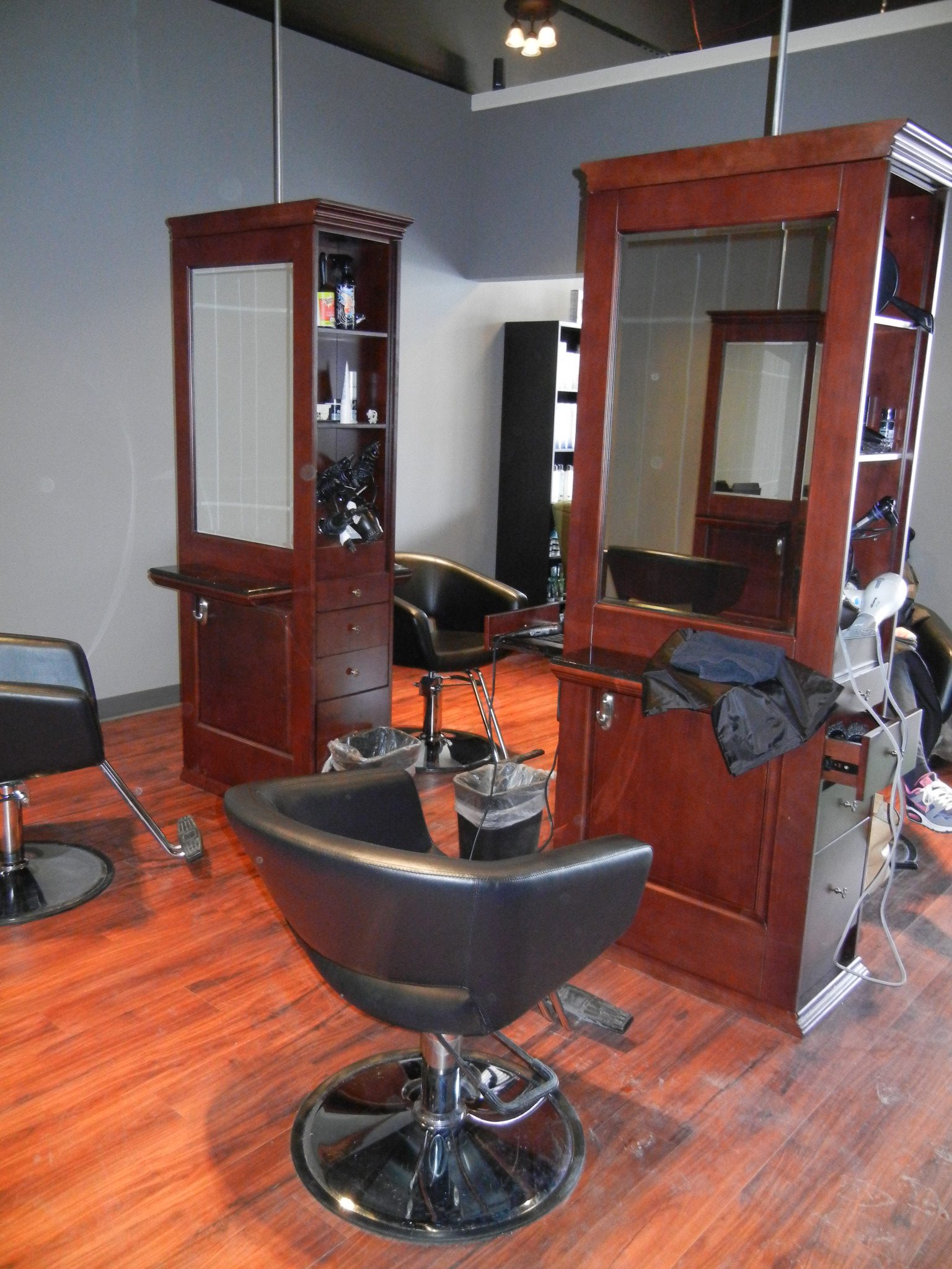 6658 Sofa Style Salon Chair (Used On A TV Show) - Image 2