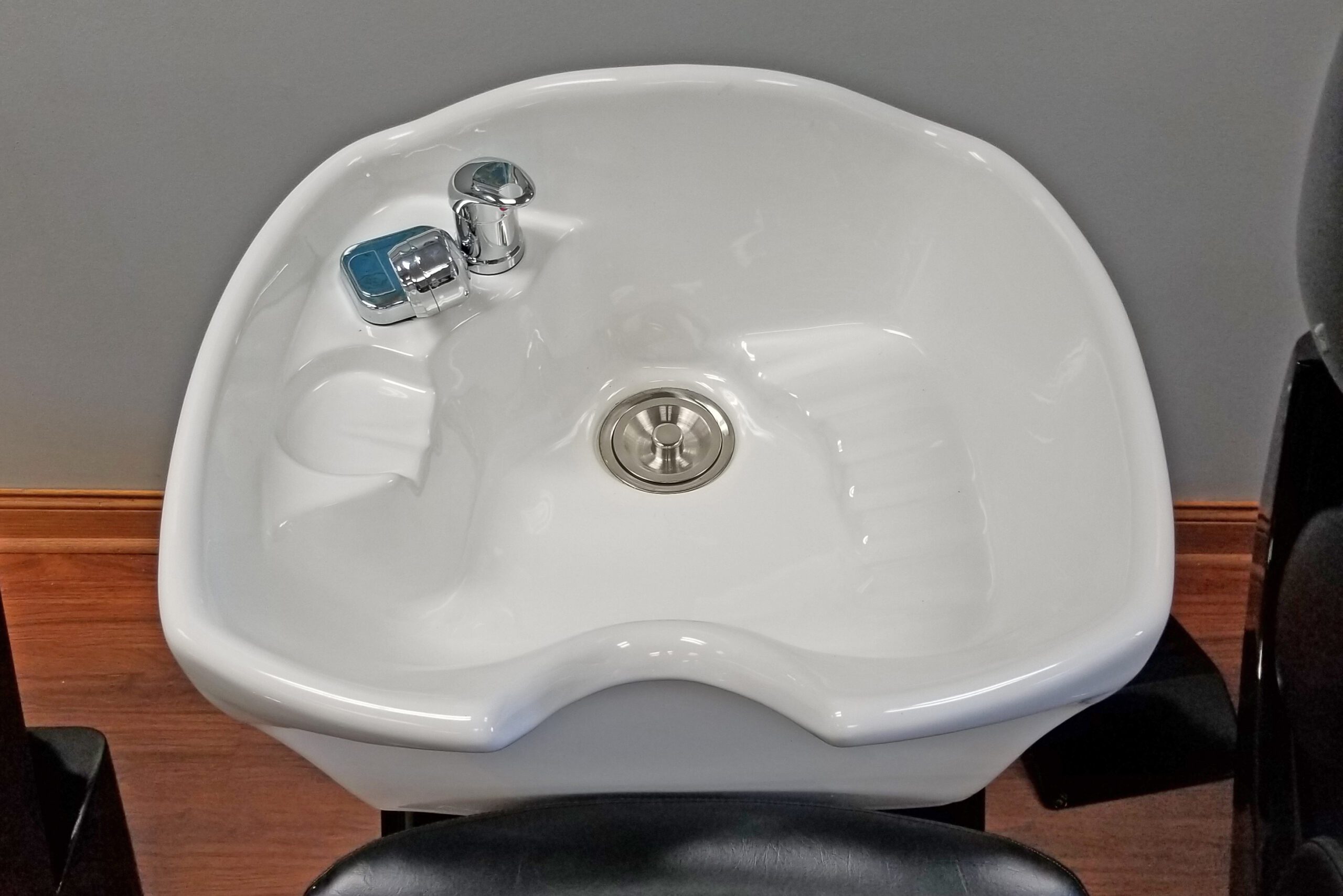 6267S Tiberius Shampoo Side Backwash Unit - Image 9