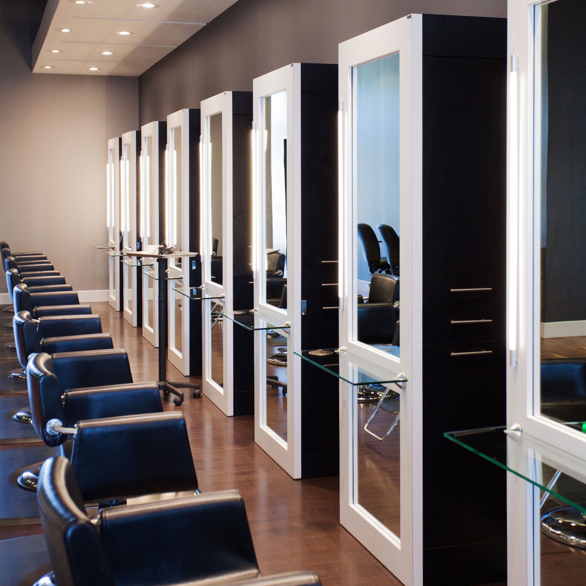 604-32 Inch Free Standing Station Side Panel - Image 2