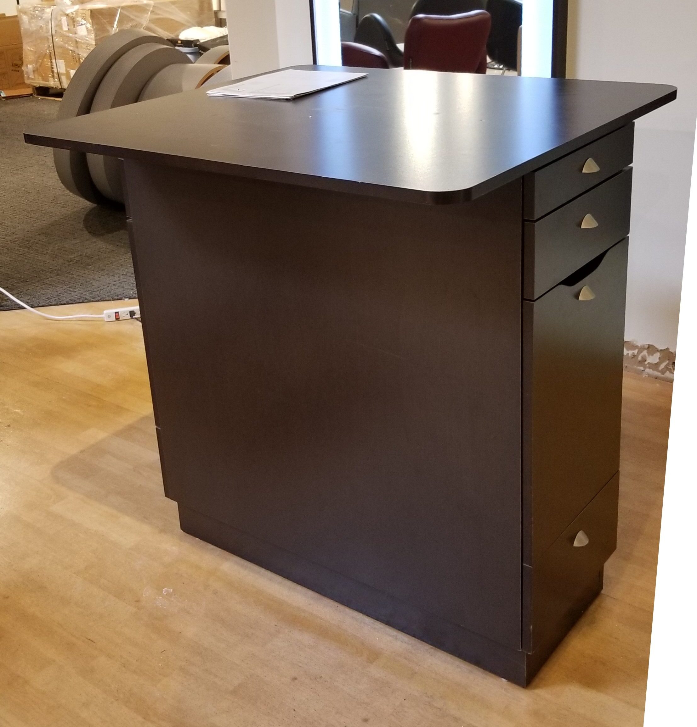 ISLAND BT-2673 Back to Back Styling Island Showroom Model - Image 2