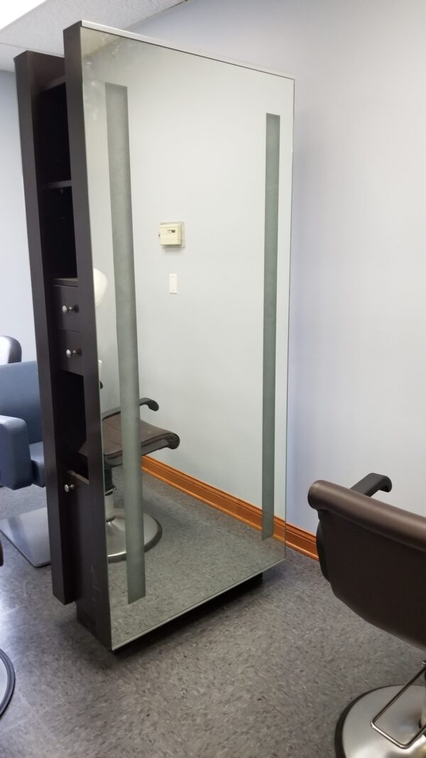 Showroom Belvedere 2-Sided Free Standing Lighted Styling Island