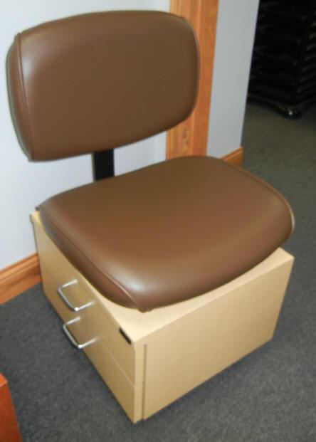 Showroom 2510 Pedicure Stool 2 Drawers Like New