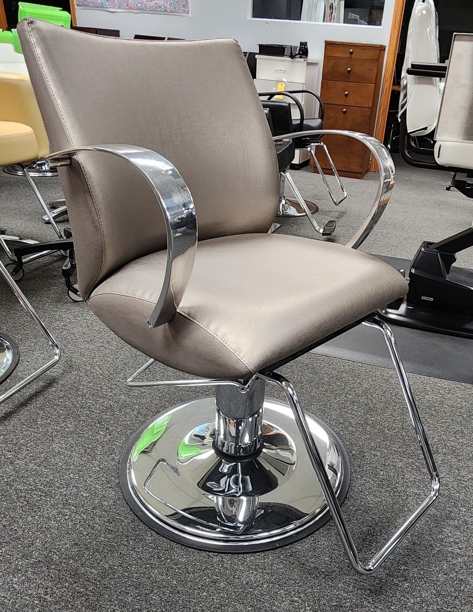 LIONESS Showroom Styling Chair from Takara Belmont