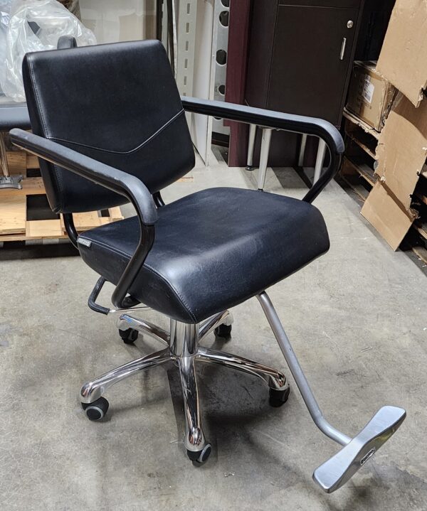 1 Prime Takara Belmont Styling Chair On Wheels Showroom Model