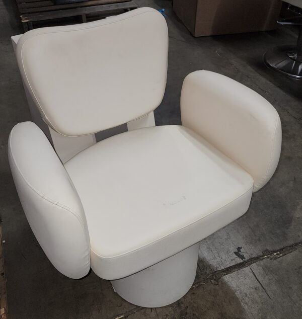 1 Takara Belmont Thick Dryer Chair(Showroom Model)